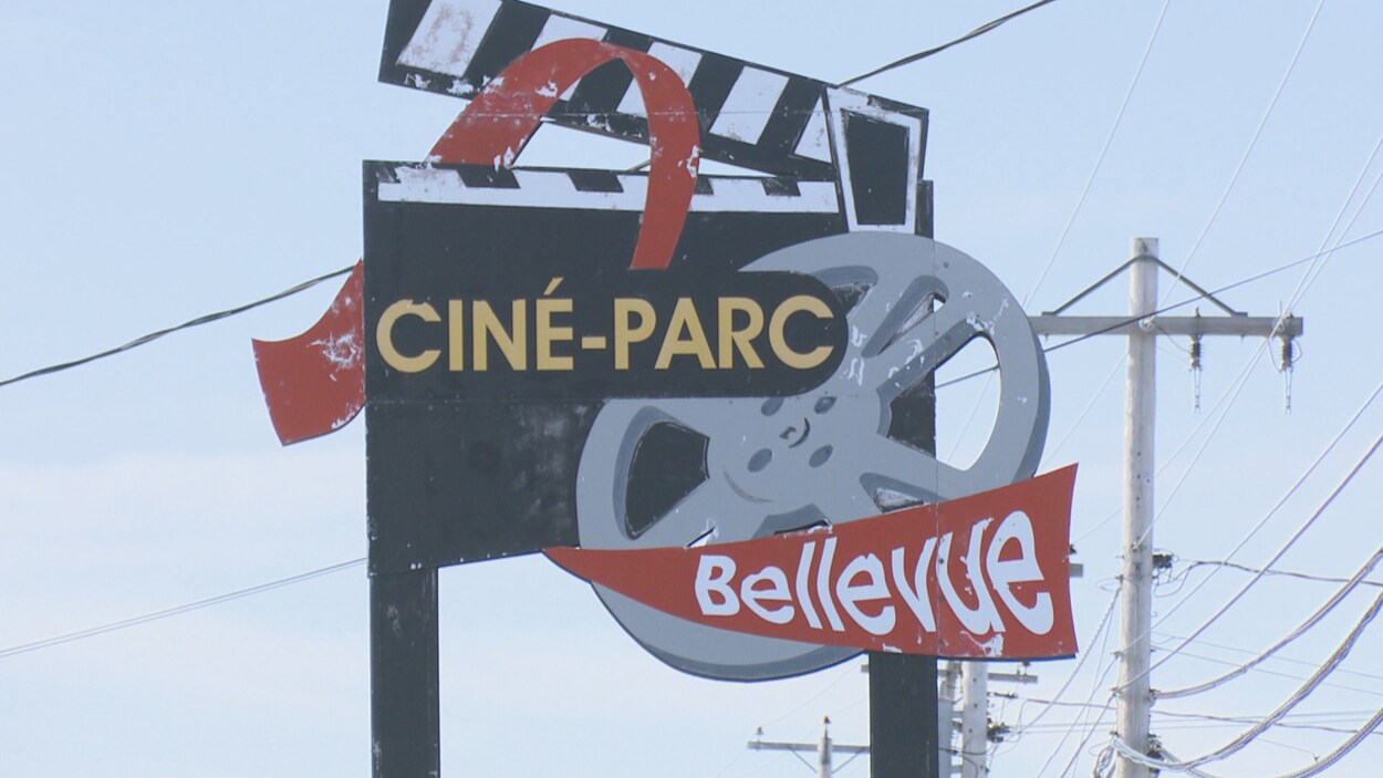 L'enseigne du ciné-parc Bellevue.