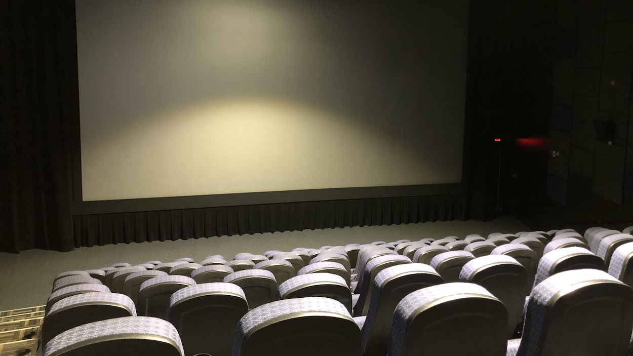 Une salle de cinéma sans spectateur.