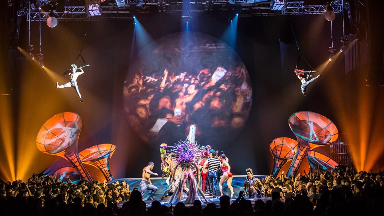 Scène du spectacle « Sép7imo Día : No Descansaré » du Cirque du Soleil Scène du spectacle « Sép7imo Día : No Descansaré » du Cirque du Soleil