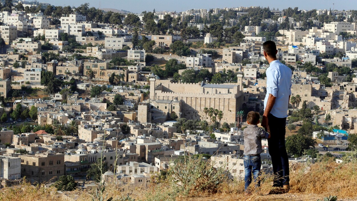 Une vue d'Hébron, en Cisjordanie, et de la mosquée d'Ibrahim, appelée par les juifs le tombeau des Patriarches.