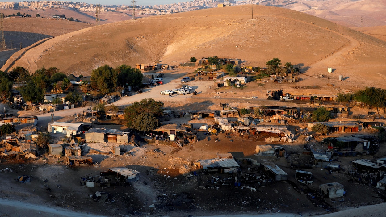 Vue en plongée du village de Khan al Ahmar Vue en plongée du village de Khan al Ahmar