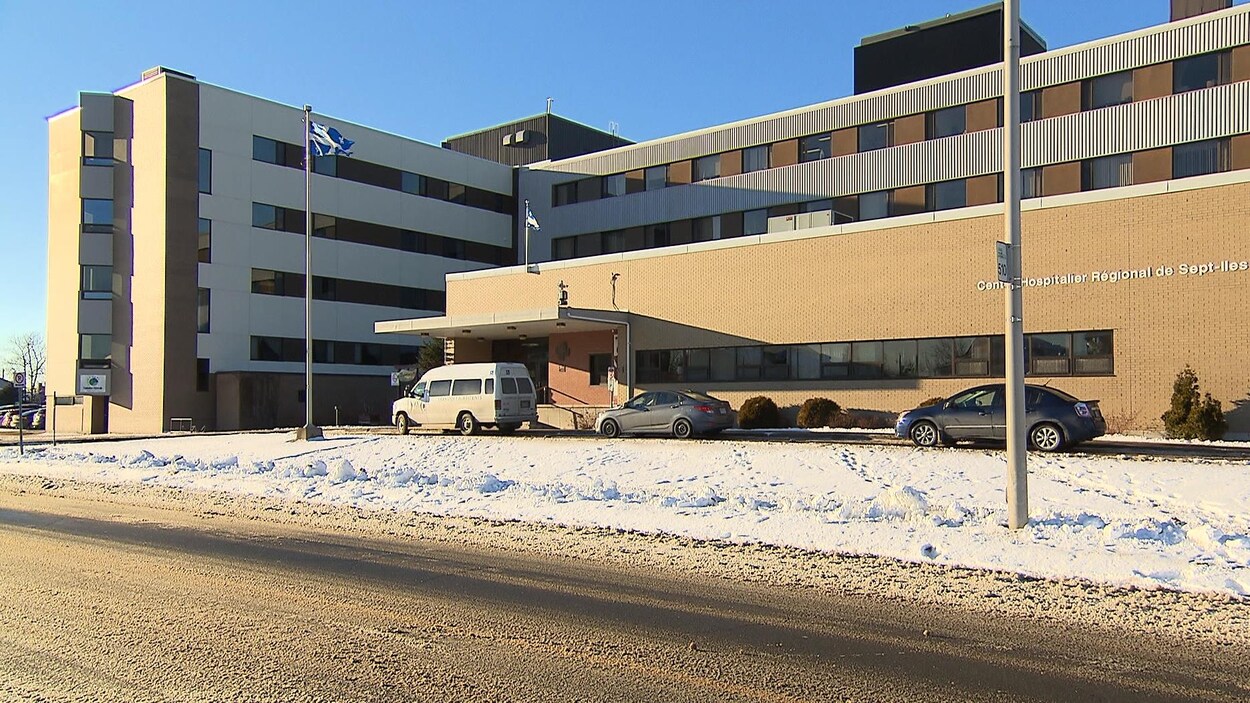 L'hôpital de Sept-Îles abrite les bureaux du Centre intégré de santé et services sociaux (CISSS) de la Côte-Nord. L'hôpital de Sept-Îles abrite les bureaux du Centre intégré de santé et services sociaux (CISSS) de la Côte-Nord.