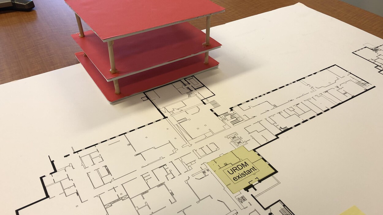 Une maquette sur des plans.