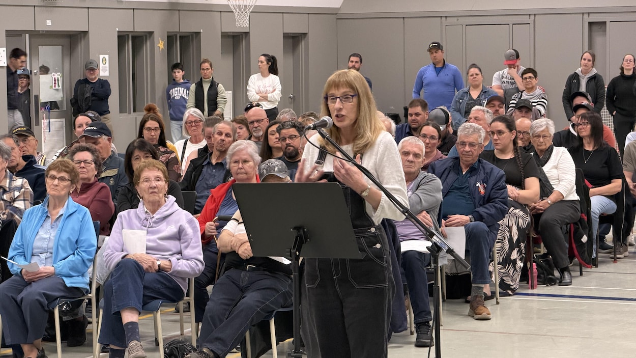 Aréna d’Évain : 150 citoyens en quête de réponses au conseil de quartier