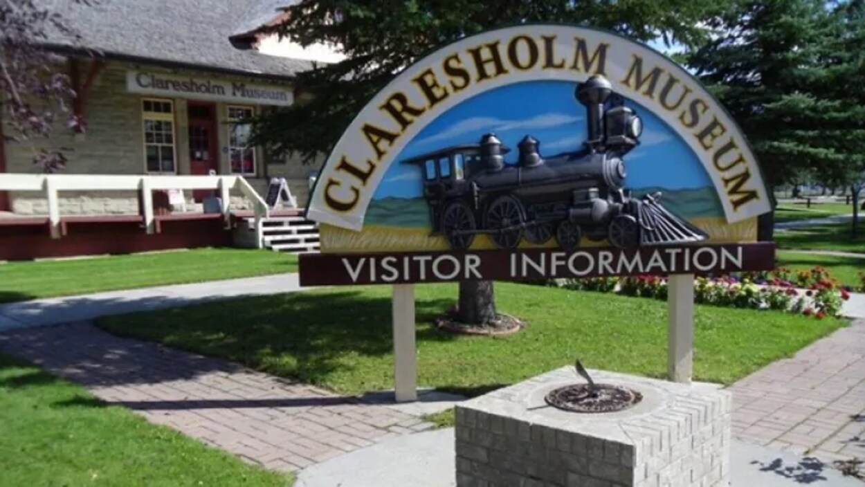 Le panneau à l'entrée du musée de Claresholm.