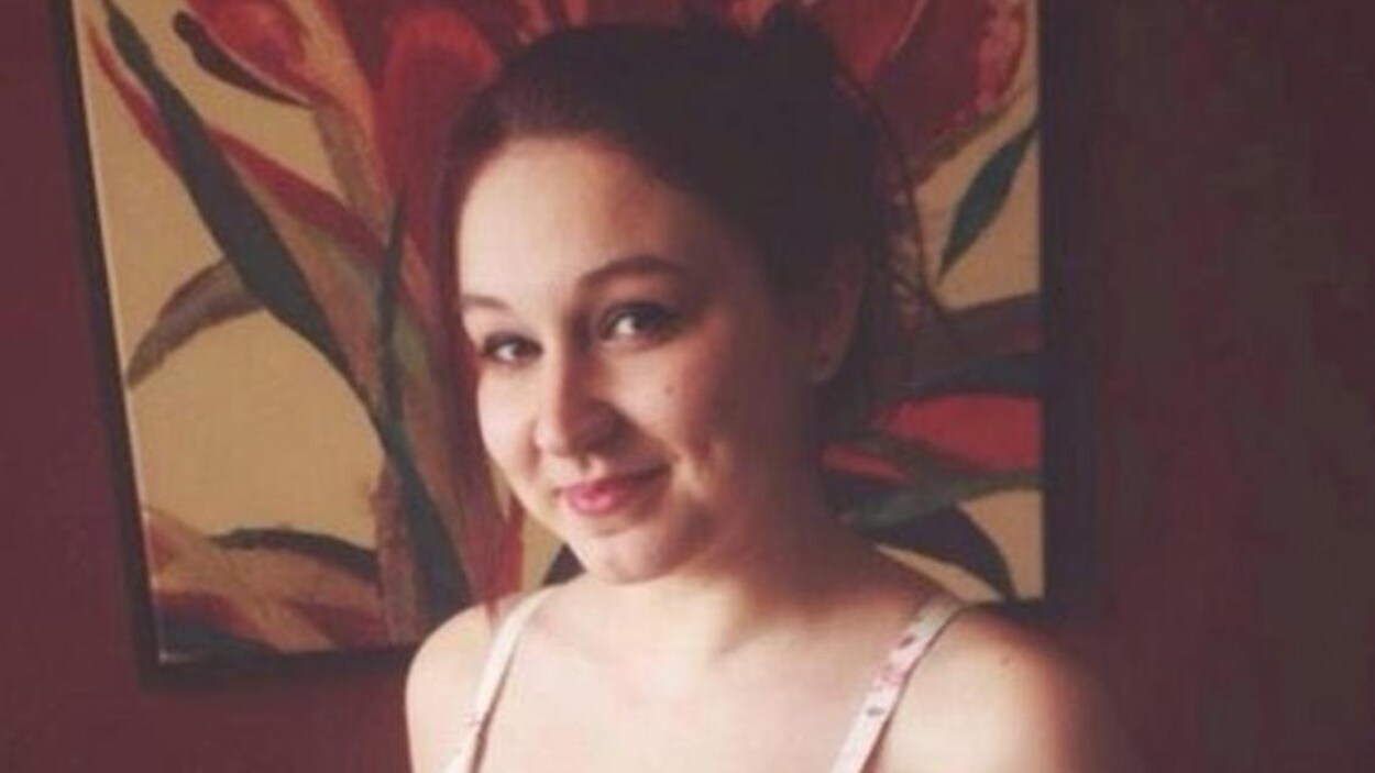 Clémence Beaulieu-Patry a été assassinée dans l'épicerie où elle travaillait, le 10 avril 2016 à Montréal. Clémence Beaulieu-Patry a été assassinée dans l'épicerie où elle travaillait, le 10 avril 2016 à Montréal.