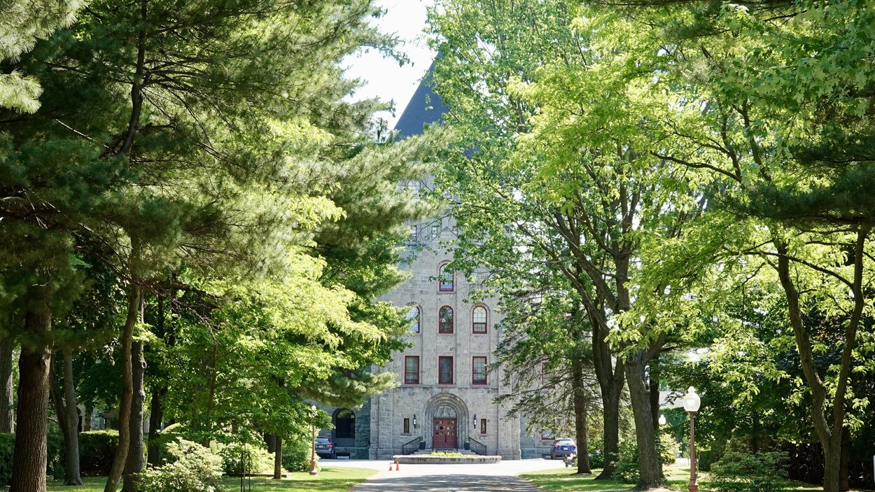 Façade de la résidence des Clercs de Saint-Viateur à Joliette.