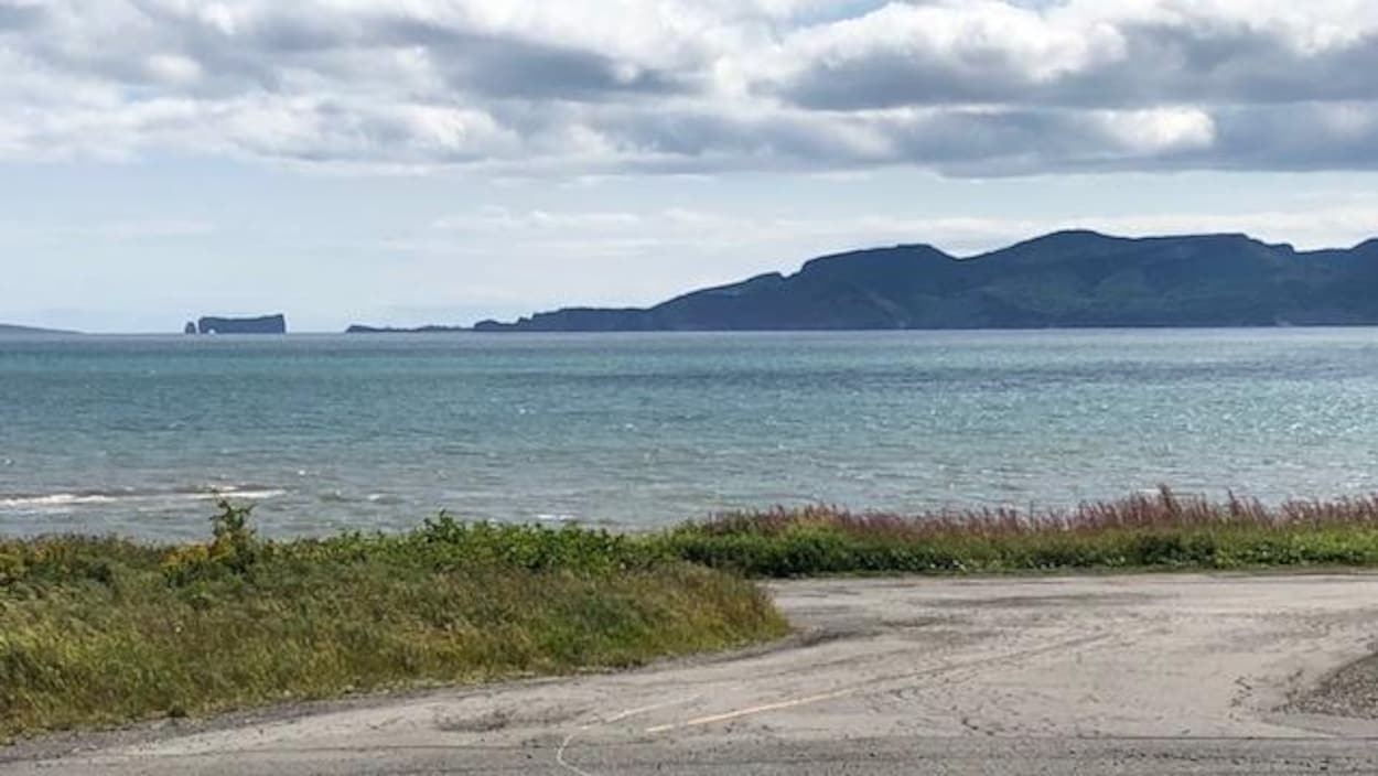 Le golfe Saint-Laurent, et au loin, le rocher Percé.