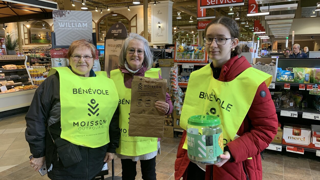 Des bénévoles de Moisson Outaouais.