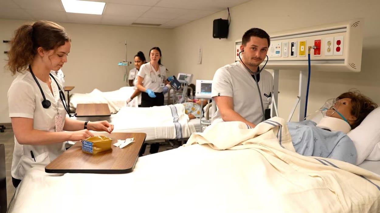 Pénurie de personnel : former des infirmières en région pour les y retenir