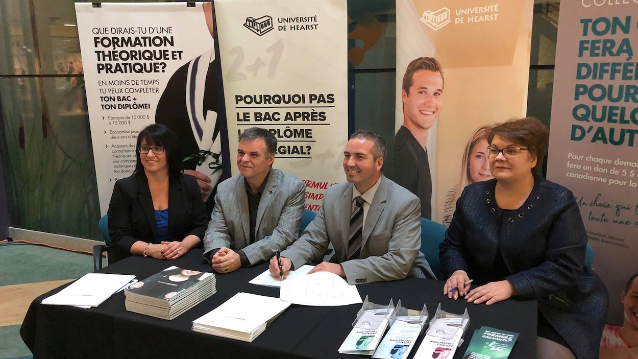 Daniel Giroux et Marc Bédard signent les ententes d'articulation. Daniel Giroux et Marc Bédard signent les ententes d'articulation.