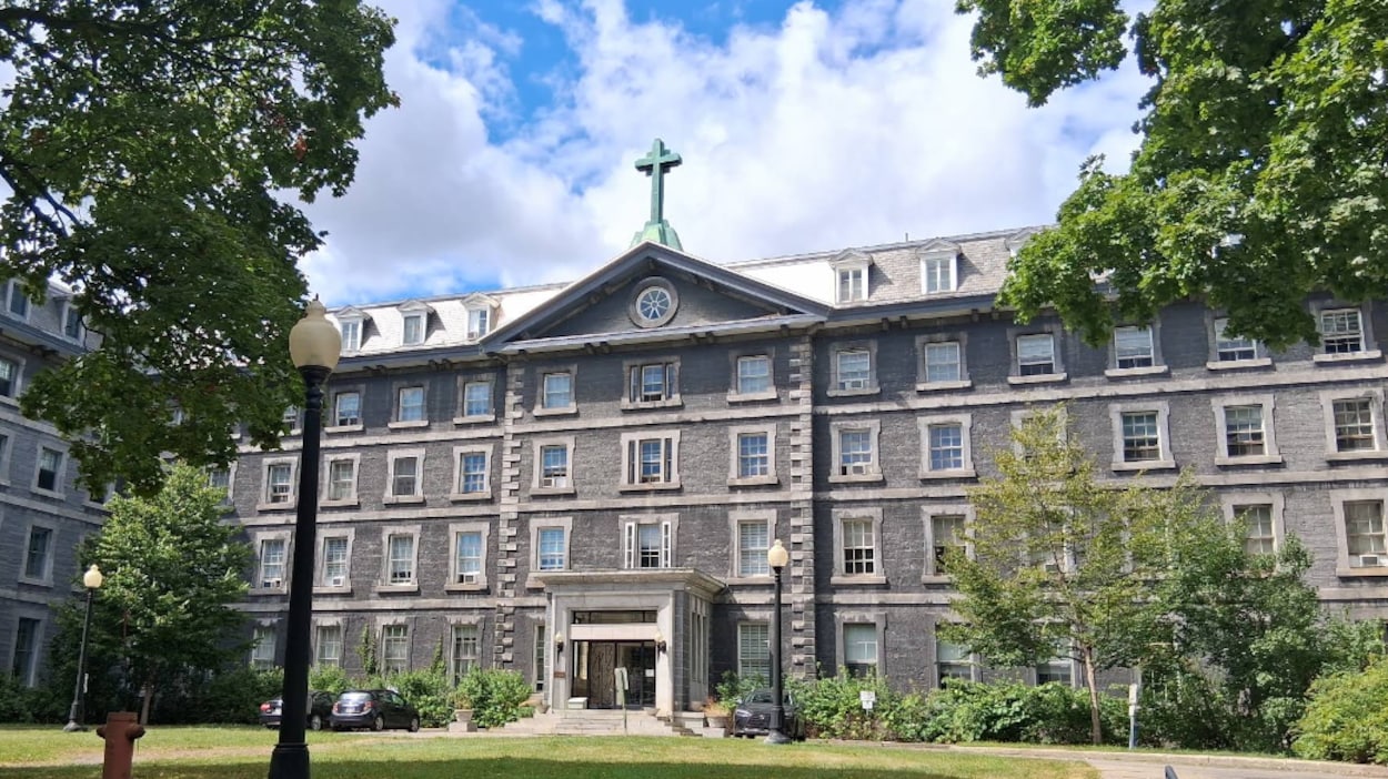 Le Collège de Montréal est poursuivi pour des agressions sexuelles sur des élèves