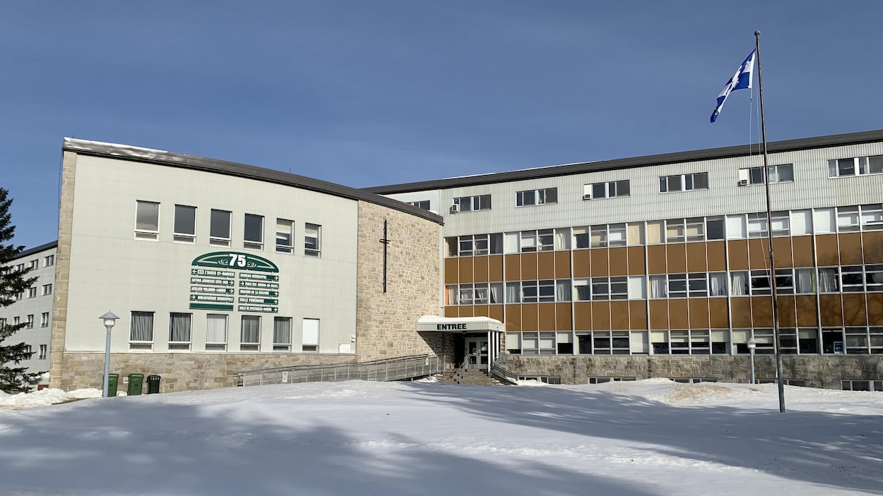 Le College Saint Damien De Buckland Menace De Demolition Radio Canada Ca