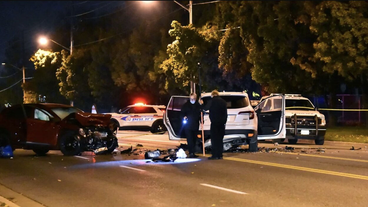 Des véhicules endommagés à la suite d'une collision.