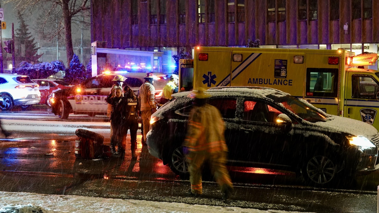 Un piéton transporté à l’hôpital après une collision avec un véhicule dans Saint-Léonard