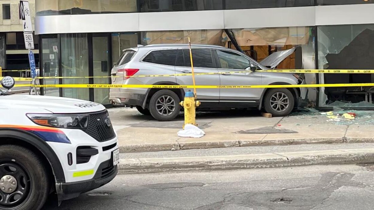 Un piéton gravement blessé après une collision, selon le Service paramédic d’Ottawa