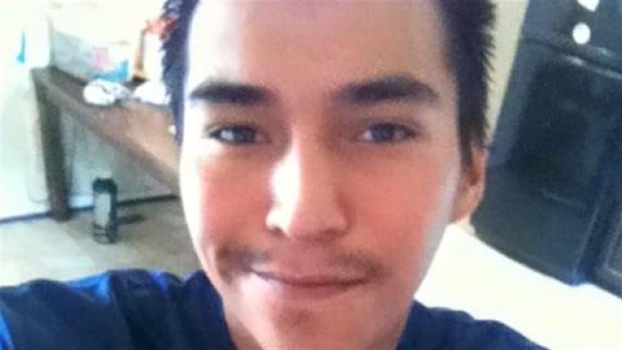 Le visage du jeune Colten Boushie en gros plan
