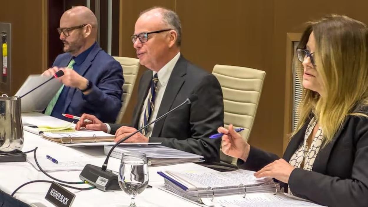 Pourquoi la décision sur les tarifs d’électricité était-elle en anglais seulement?