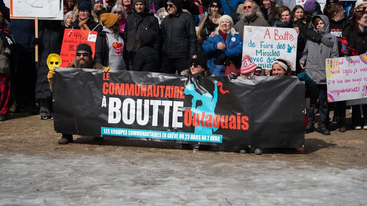 Le communautaire « à boutte » manifeste à Gatineau