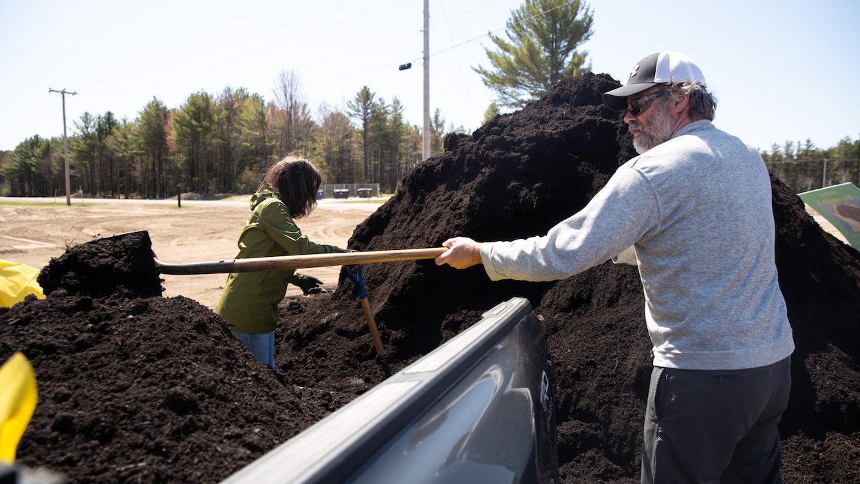 Distribution de compost au Saguenay-Lac-Saint-Jean