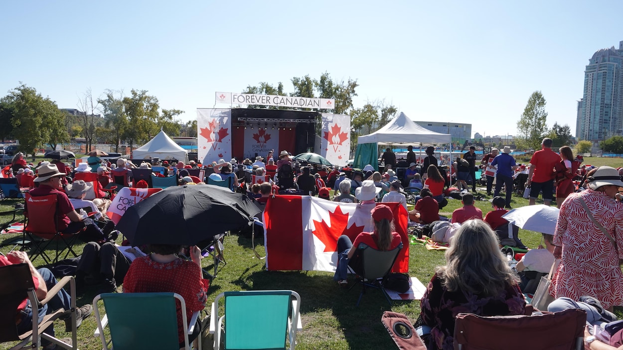 Des milliers de personnes participent à un rassemblement fédéraliste à Calgary