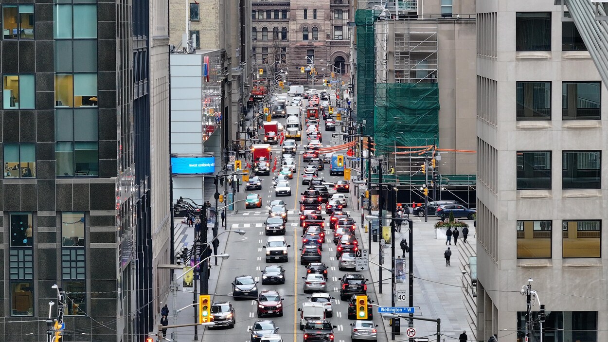 Les routes de Toronto, congestionnées 11 heures sur 24 | Radio-Canada