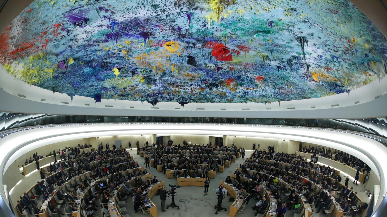 Une réunion du Conseil des droits de l'homme de l'ONU, dans la salle où il siège, à Genève, en Suisse.