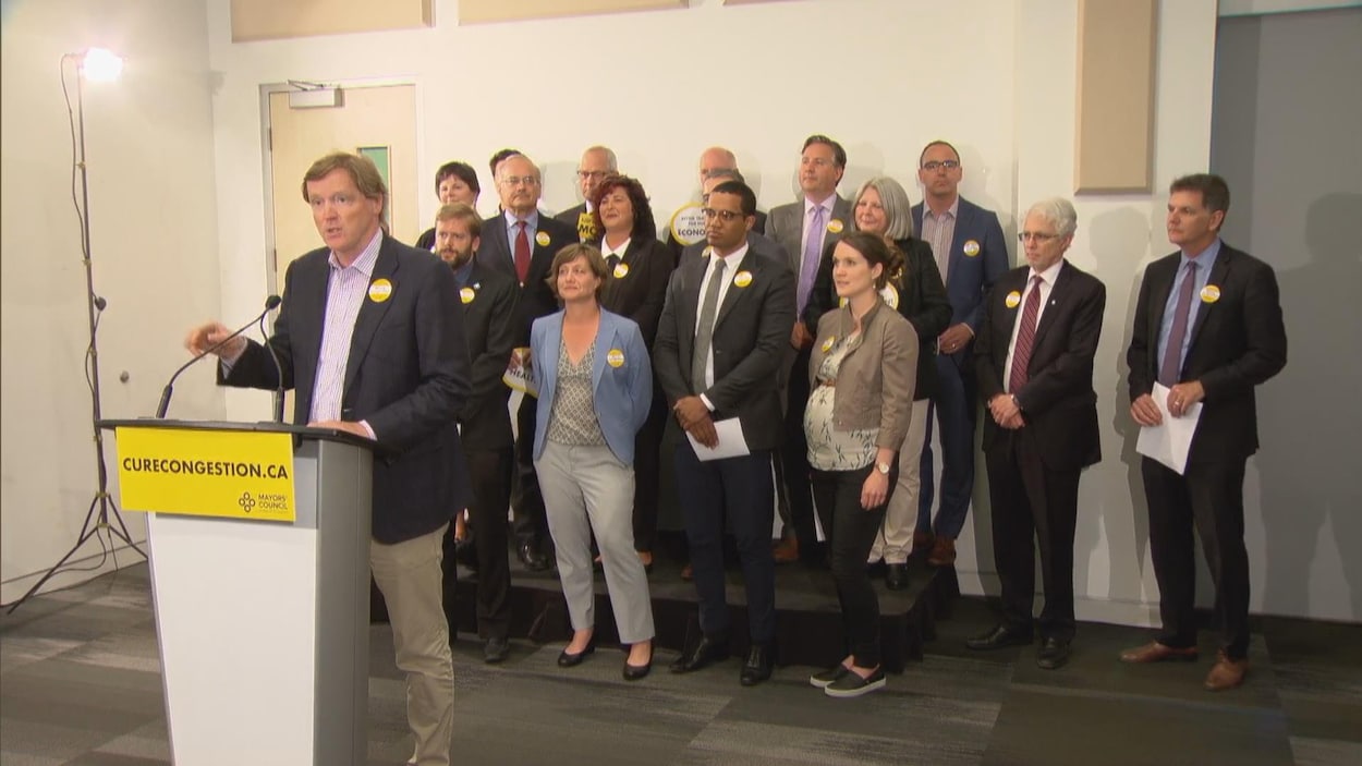 Le conseil des maires du Grand Vancouver en conférence de presse.