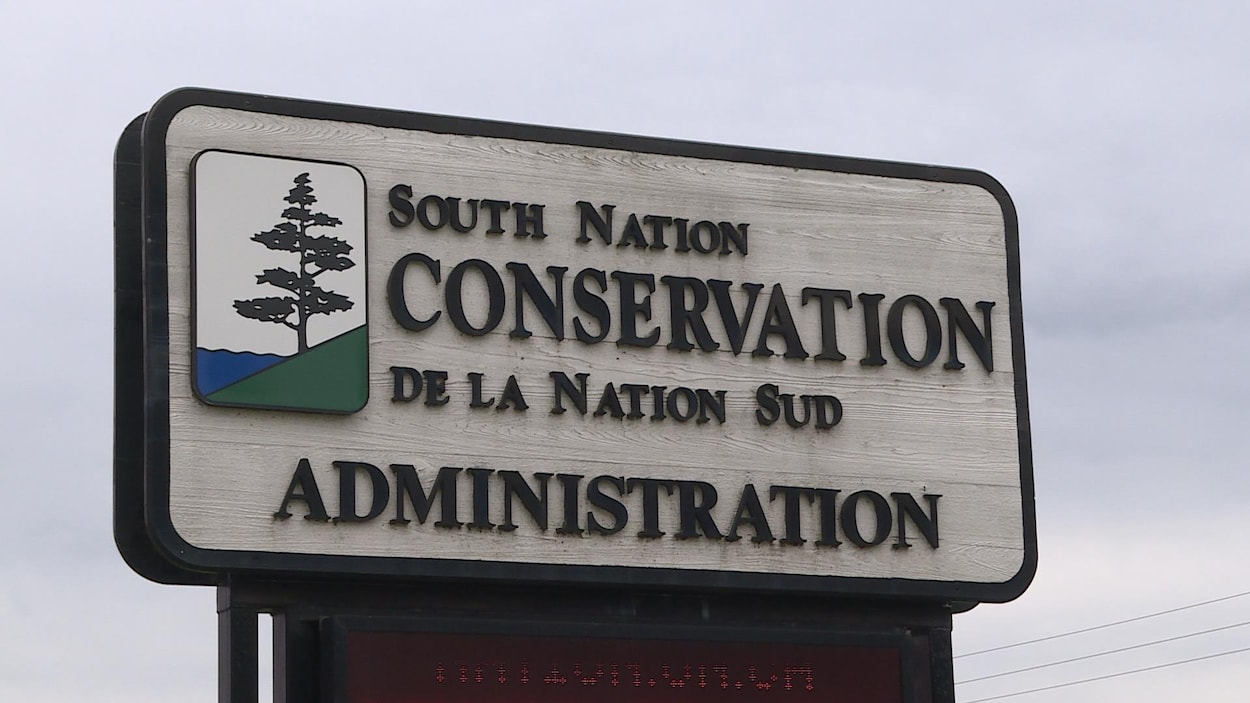 Une affiche du bureau de la Conservation de la Nation Sud.