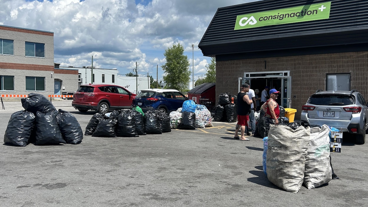 Face à l’attente, plus de centres de consigne demandés à Gatineau