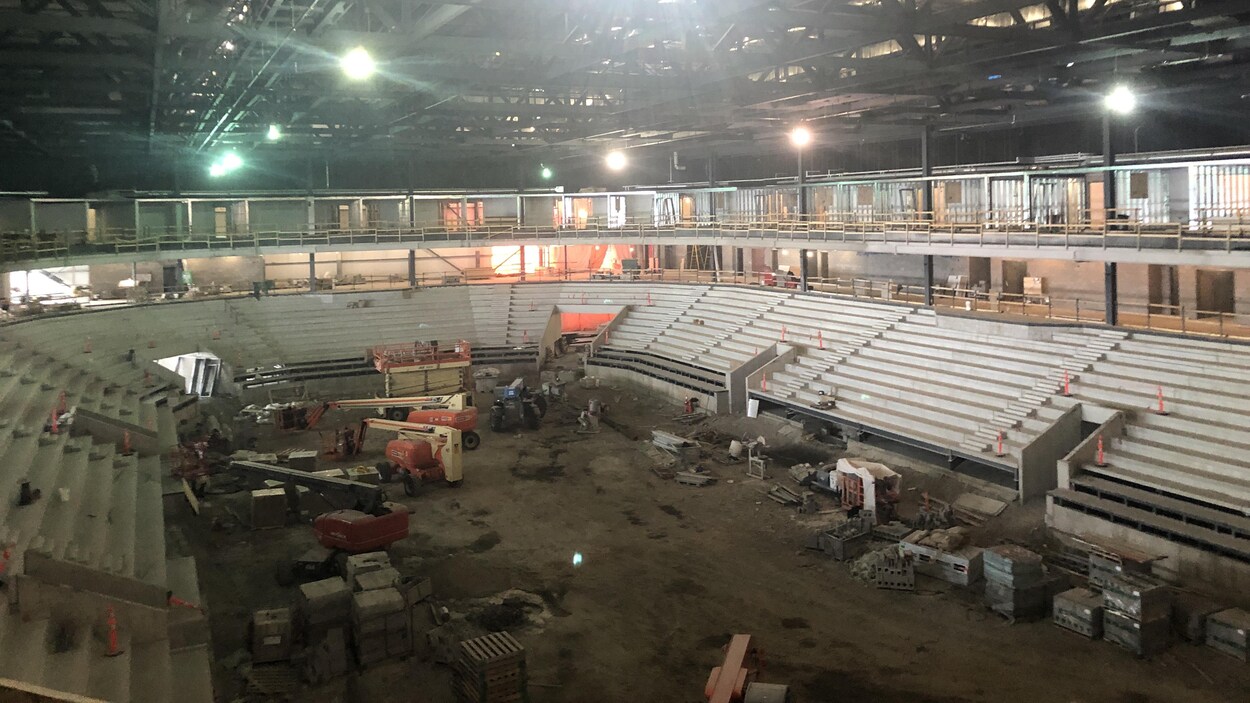 Un aréna en construction.