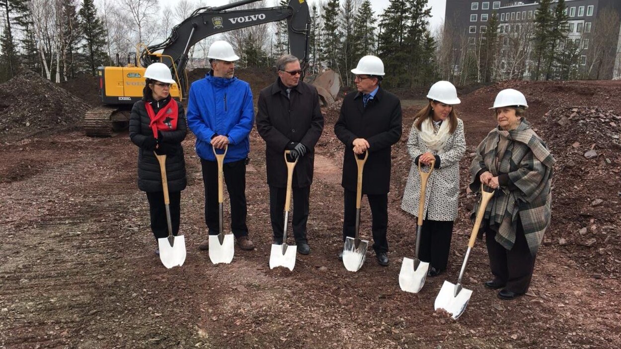 Les travaux en vue de la construction du nouveau CHSLD de Rivière-du-Loup sont lancés.