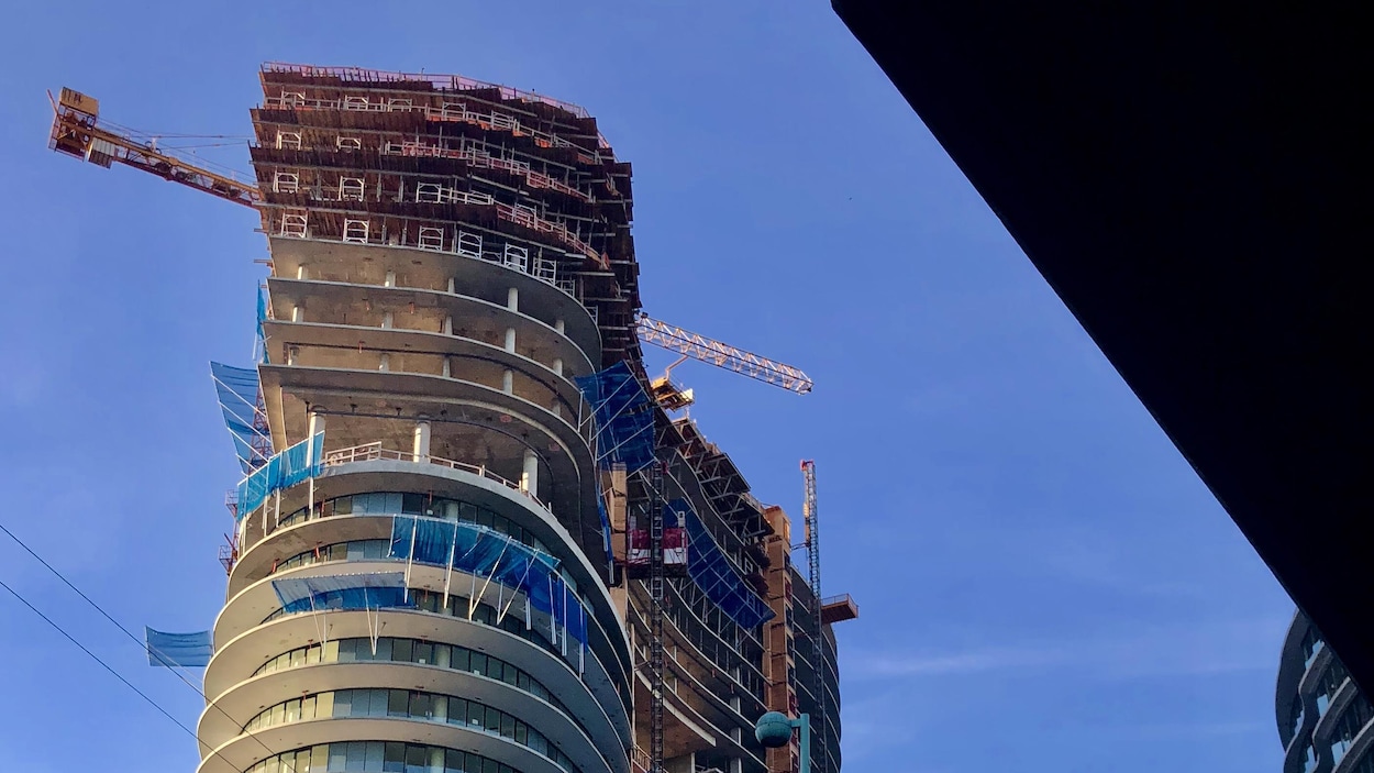 Les derniers étages d'un immeuble en construction à Vancouver.