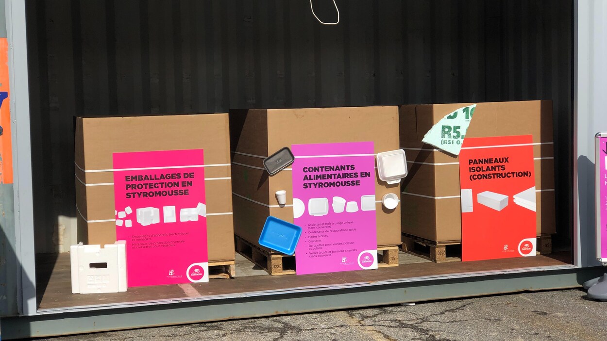 Des contenants de récupération de styromousse