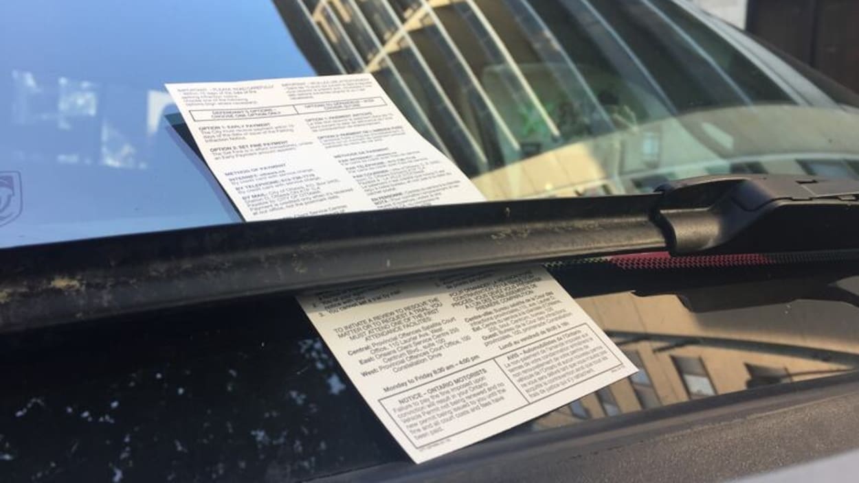 Des contraventions plus chères en anglais qu’en français à Ottawa