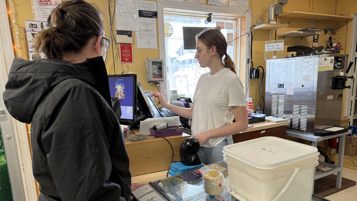 Des commerces qui maintiennent des services essentiels en milieu rural