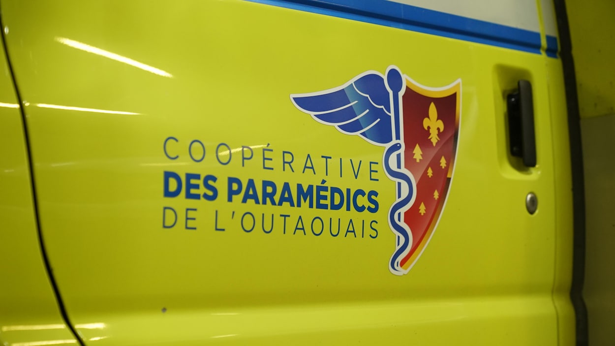 Les ambulanciers paramédicaux en grève générale illimitée