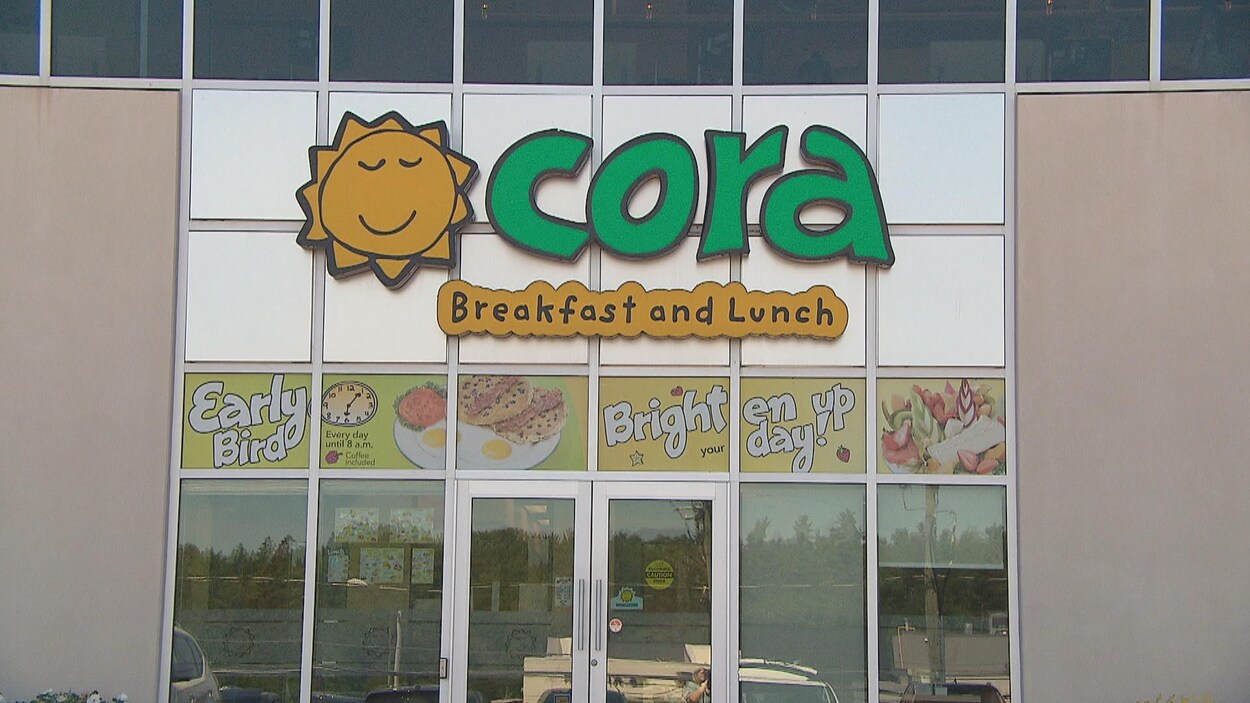 Enseigne de Cora écrite en anglais seulement.