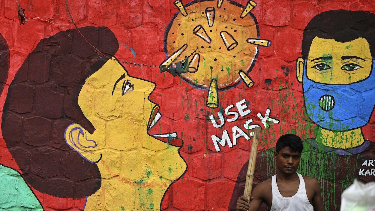 Une murale à New Delhi qui sensibilise la population à l'importance du port du masque.