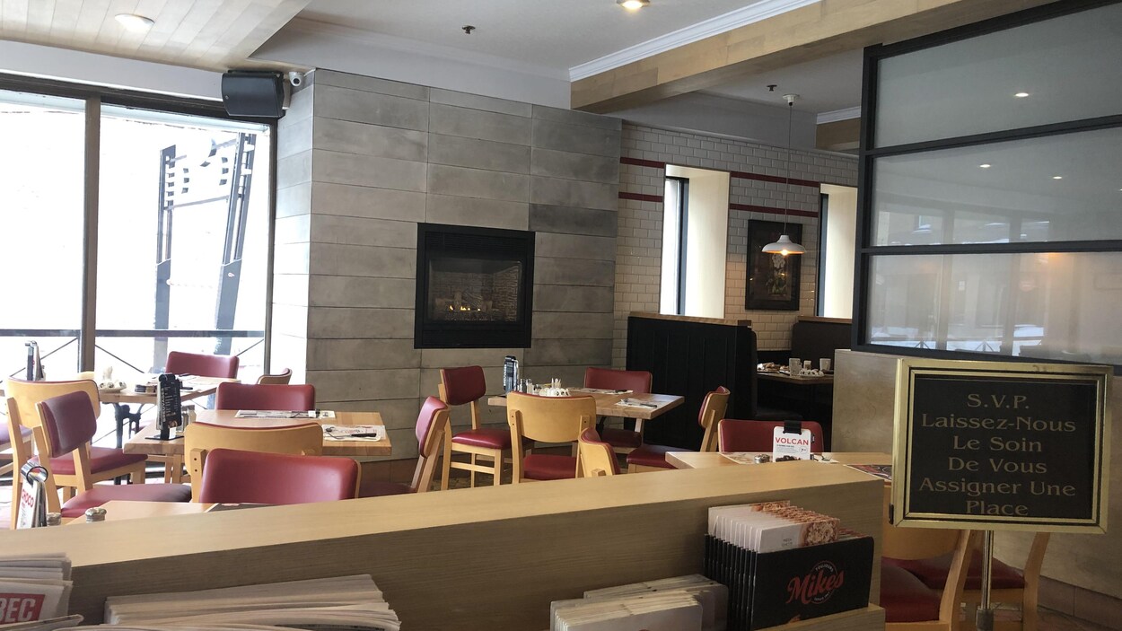 Un restaurant vide.