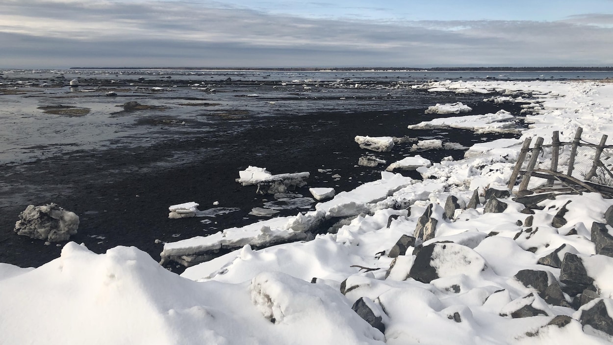 Le rivage du fleuve Saint-Laurent en hiver