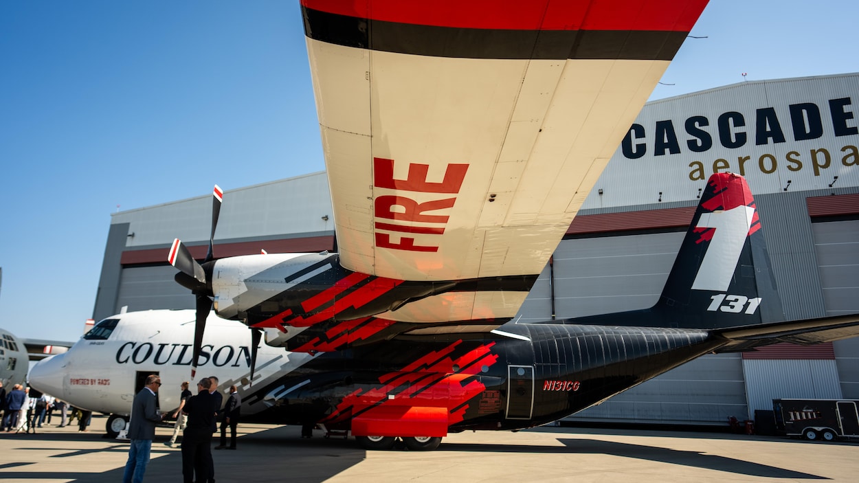 Ottawa vend des avions militaires pour les transformer en avions bombardiers d'eau