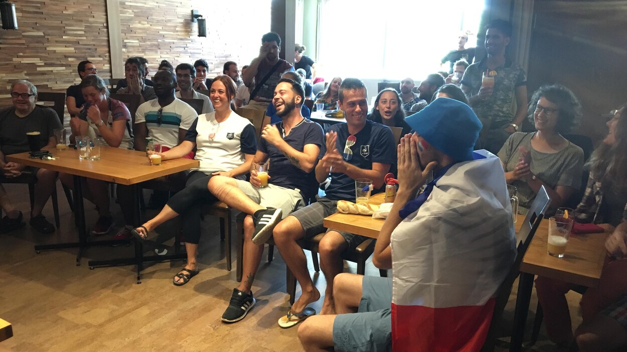 La communauté française était nombreuse à regarder la demi-finale France-Belgique de la Coupe du monde de soccer, le 11 juillet, au pub La Perdrix de Rouyn-Noranda. La communauté française était nombreuse à regarder la demi-finale France-Belgique de la Coupe du monde de soccer, le 11 juillet, au pub La Perdrix de Rouyn-Noranda.
