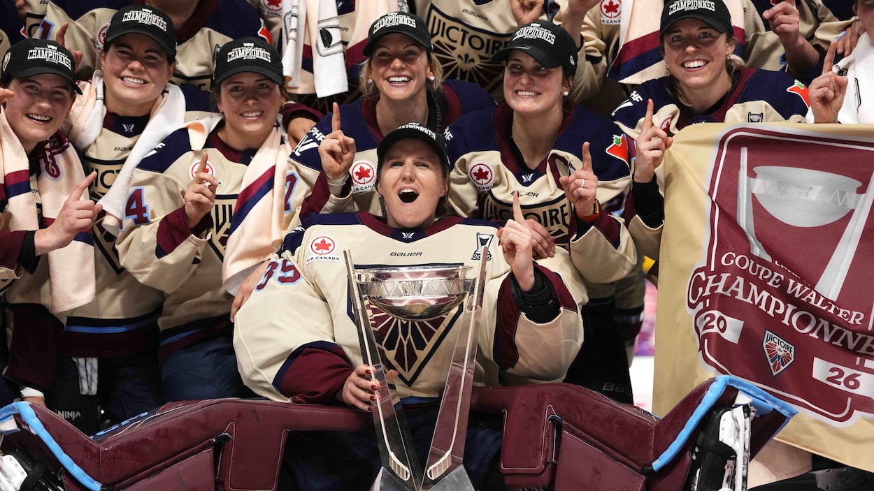 La Victoire célèbre sa coupe Walter au centre-ville de Montréal samedi