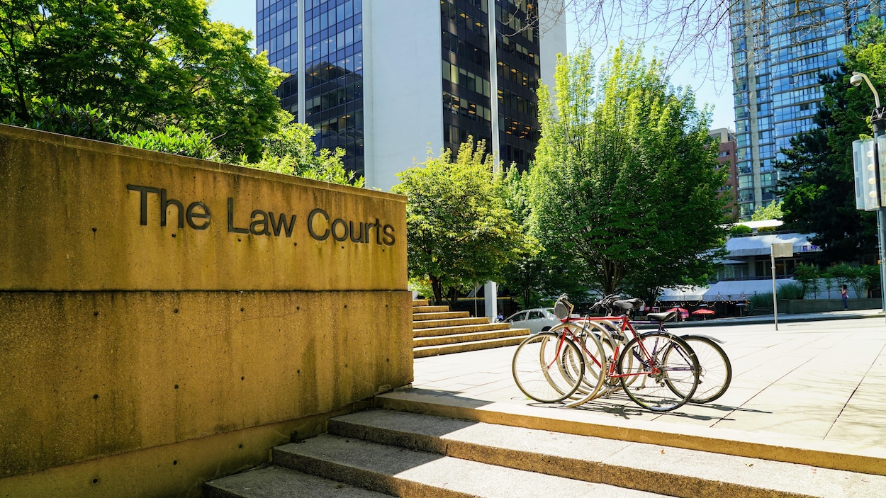 La C.-B. a payé 281 000 $ en vols nolisés pour déplacer des détenus