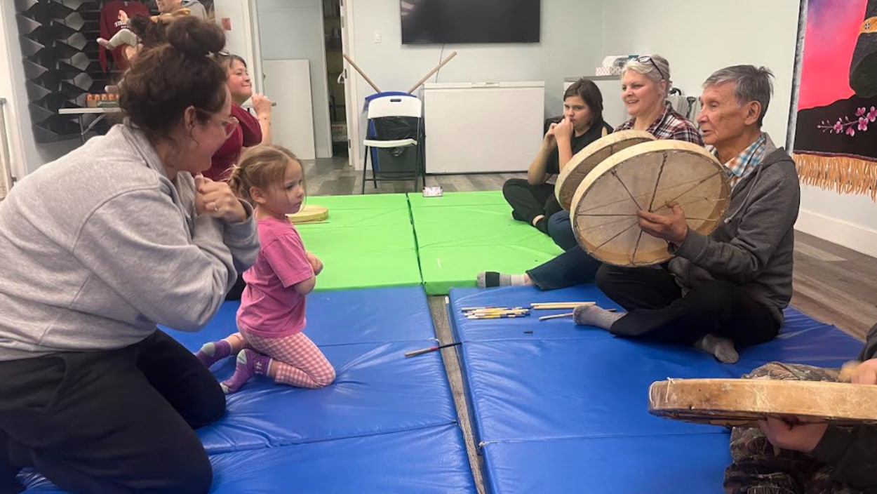 À Whitehorse, une nouvelle génération apprend le jeu de mains traditionnel