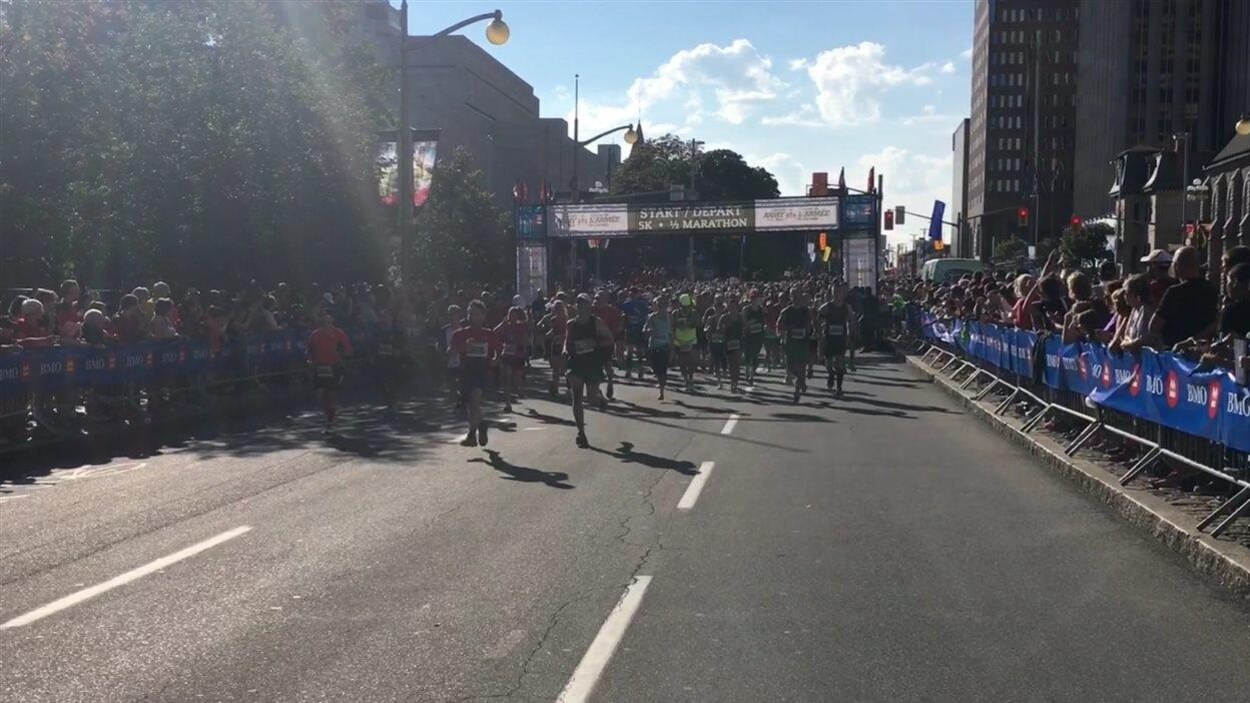 Des coureurs sur le départ de la Course de l’Armée du Canada, en 2016. (Archives) Des coureurs sur le départ de la Course de l’Armée du Canada, en 2016. (Archives)