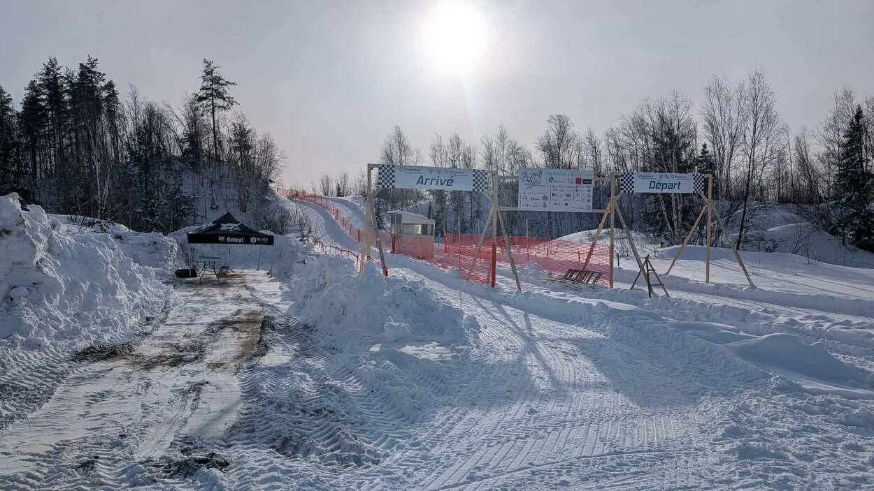 Une course de chiens attelés dans un froid polaire à Mont-Brun