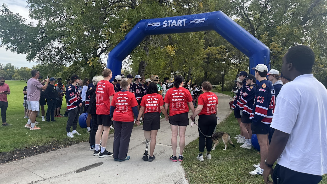 Des centaines de personnes participent à la course Terry Fox de Regina