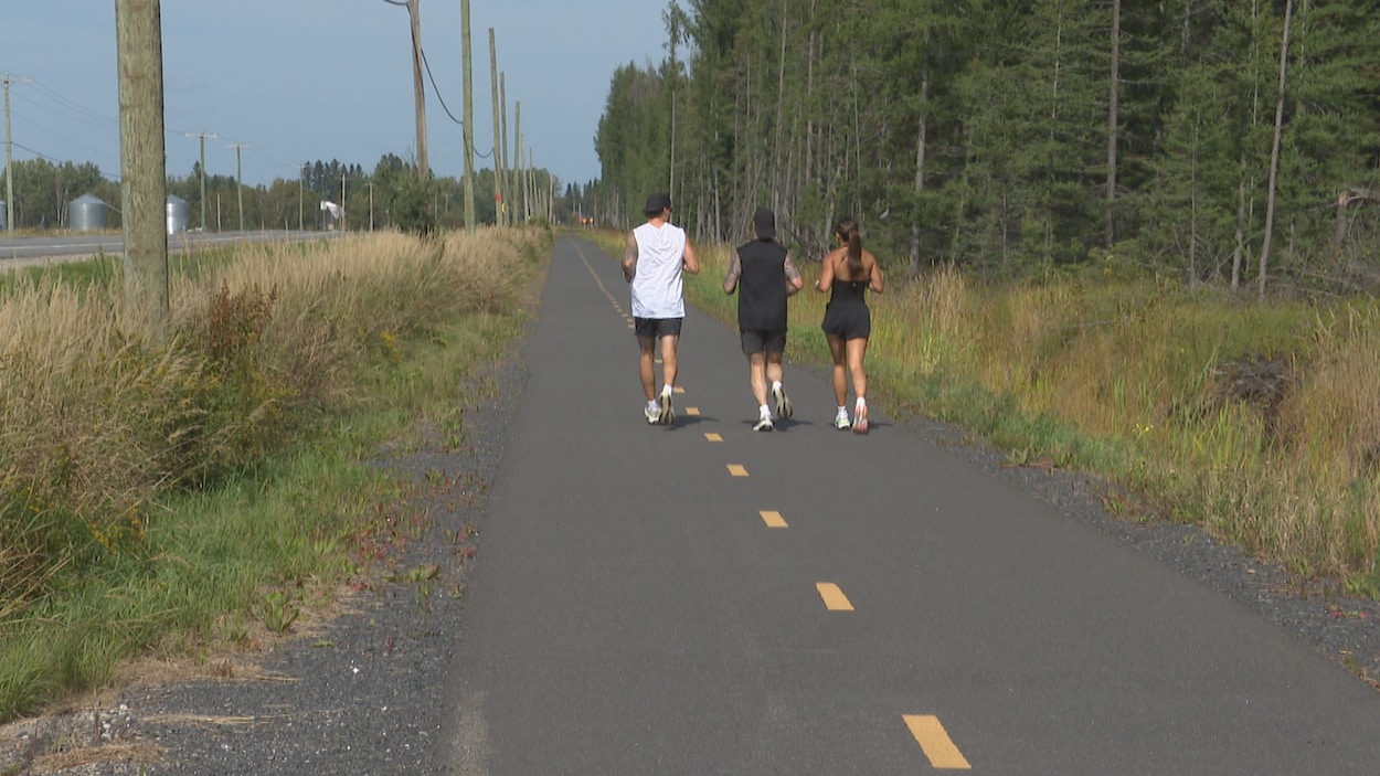 Deux kinésiologues d’Alma courent autour du lac Saint-Jean pour les enfants